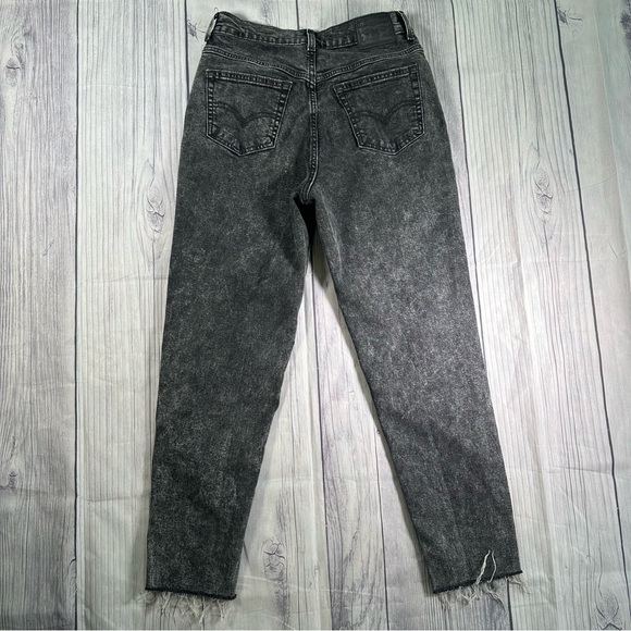 SOLD!! ๐ซ๐ซ LEVI'S VINTAGE INSPIRED EXPOSED BUTTON HIGH WAISTED MOM JEANS. SIZE 28 - Picture 4 of 10